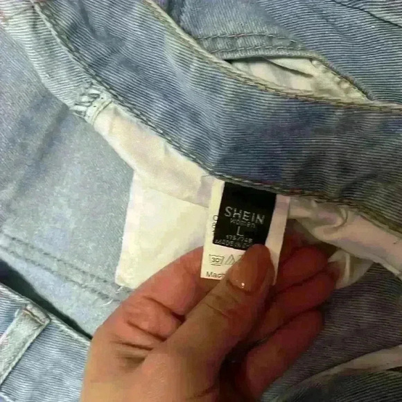 Woman’s distressed jeans size L Shein - Picture 3 of 5